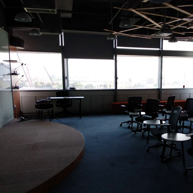 很多呼叫中心都是大部分是兼職人員，固定員工比較少，這樣更加難于管理