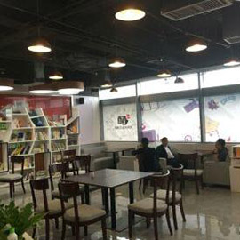 目前呼叫中心從業(yè)者大多不是呼叫專業(yè)科班出生，很多都是從別的行業(yè)過來的